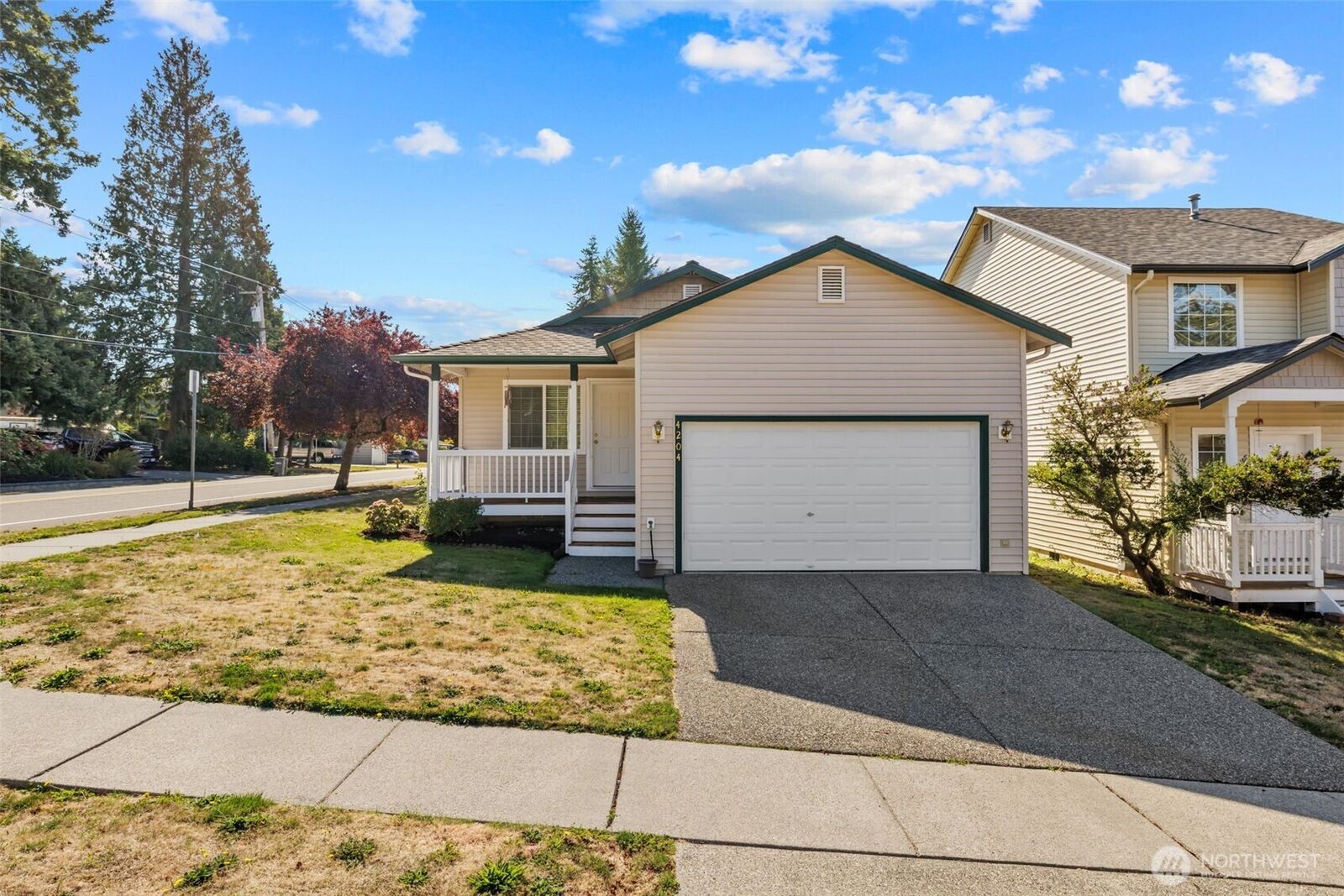 Property Photo:  4204  146th Place SW  WA 98087 