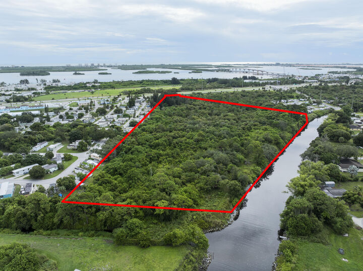 Property Photo:  2100 N US Hwy 1  FL 34945 