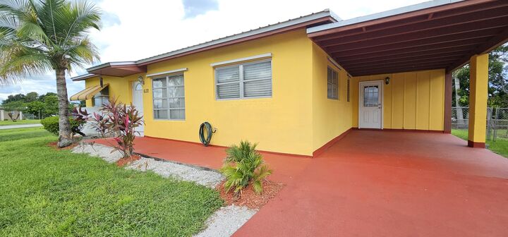 Property Photo:  632 SW 13th Street  FL 33430 