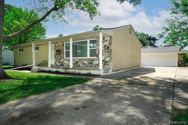 Property Photo:  29140 Candlewood Lane  MI 48076 