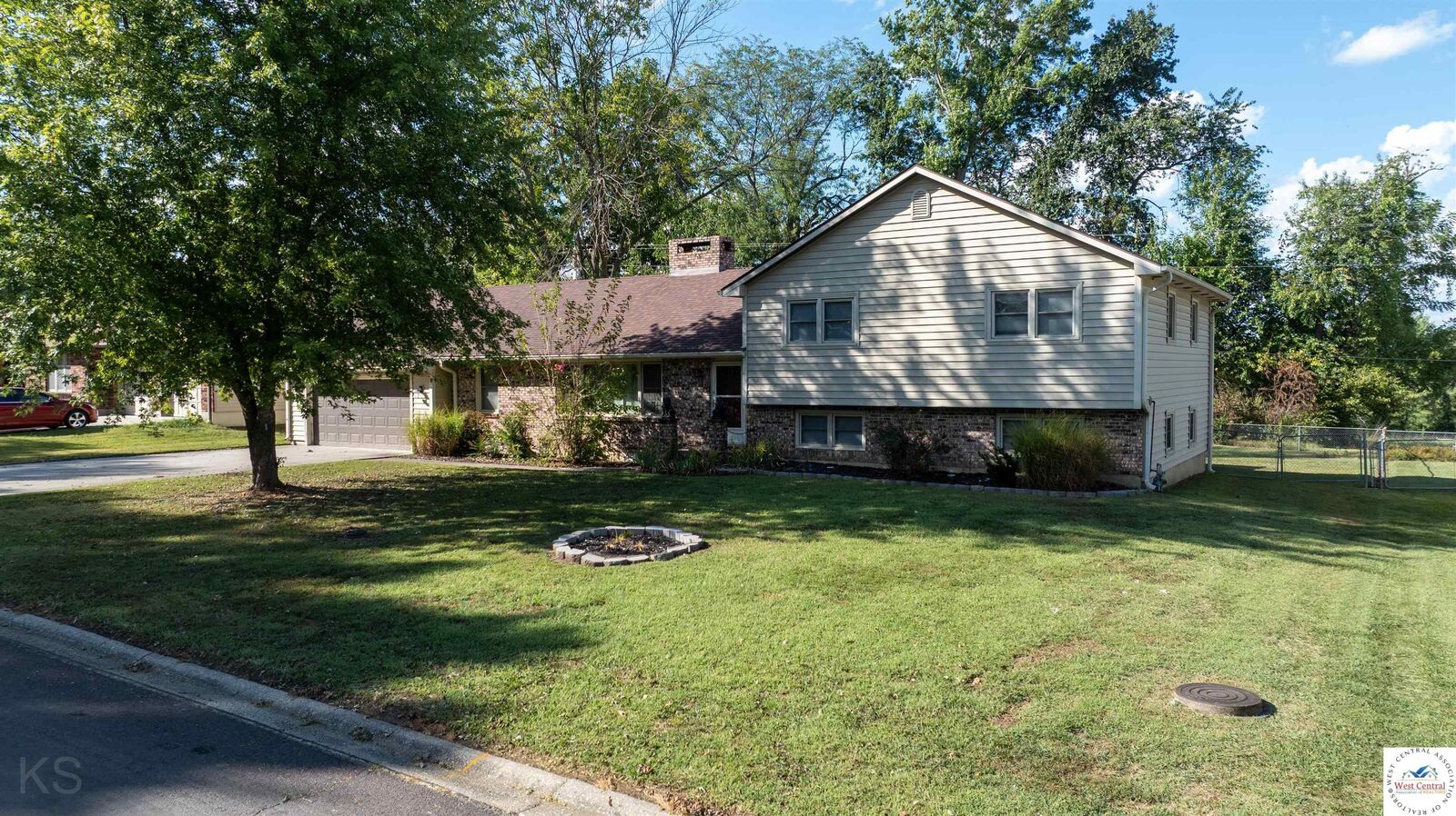 Property Photo: 1204 Elm Hills MO 65301