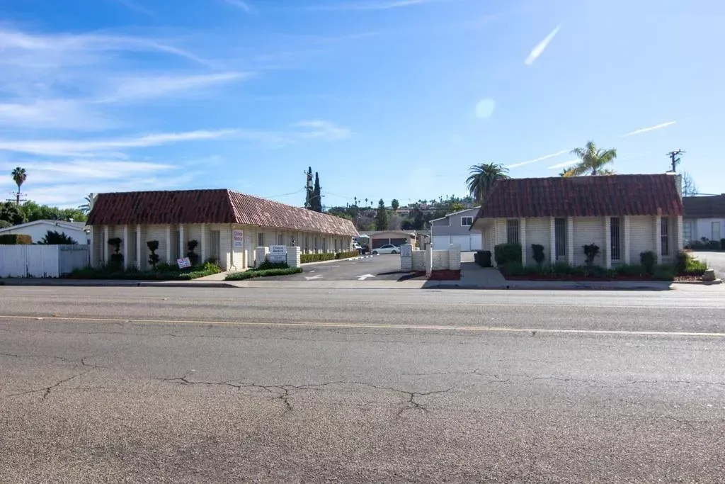 Property Photo:  1027 &Amp 1035 E Grand Ave  CA 92025 