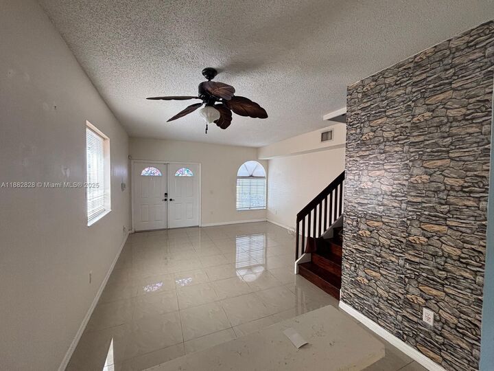 Property Photo: 1133 SE 13th Ter FL 33035