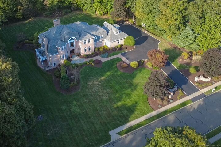 Property Photo:  40 Whispering Hollow Court  CT 06410 