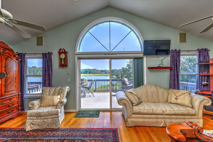 Property Photo: 404 Buckingham Avenue CT 06460