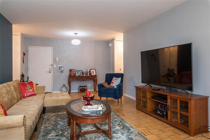 Property Photo:  31 Woodland Street 4G  CT 06105 