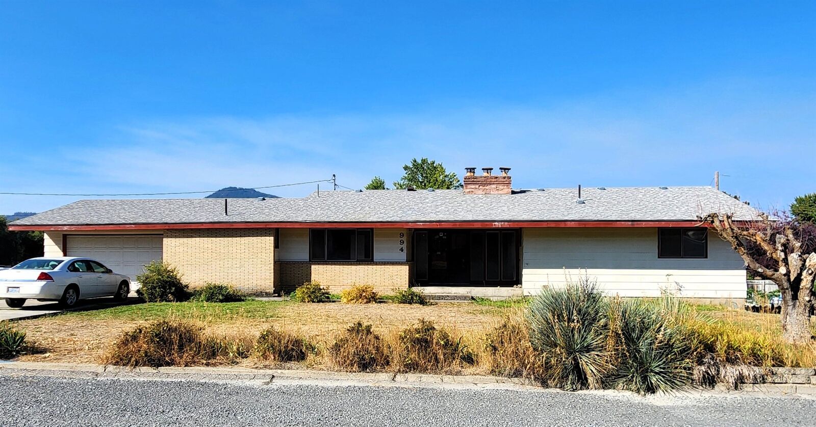 Property Photo:  994 S Miner St  WA 99114