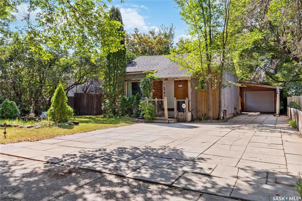 Photo de la propriété:  921 I Avenue N  SK S7L 2H4 