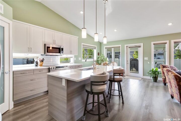 Property Photo:  435 Palmer Crescent 5  SK S0K 4S1 