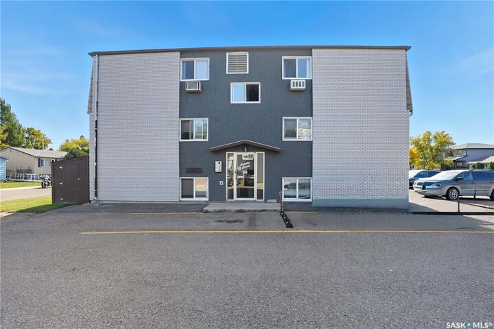 Property Photo: 116 Acadia Court 5 SK S7H 4T7