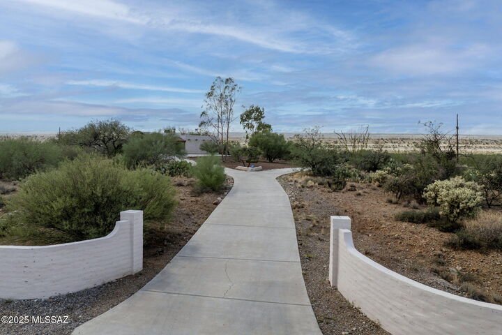 Property Photo:  1680 S Camino Del Sol  AZ 85622 