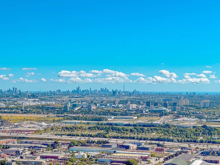 Property Photo:  7890 Jane Street 5201  ON L4K 0K9