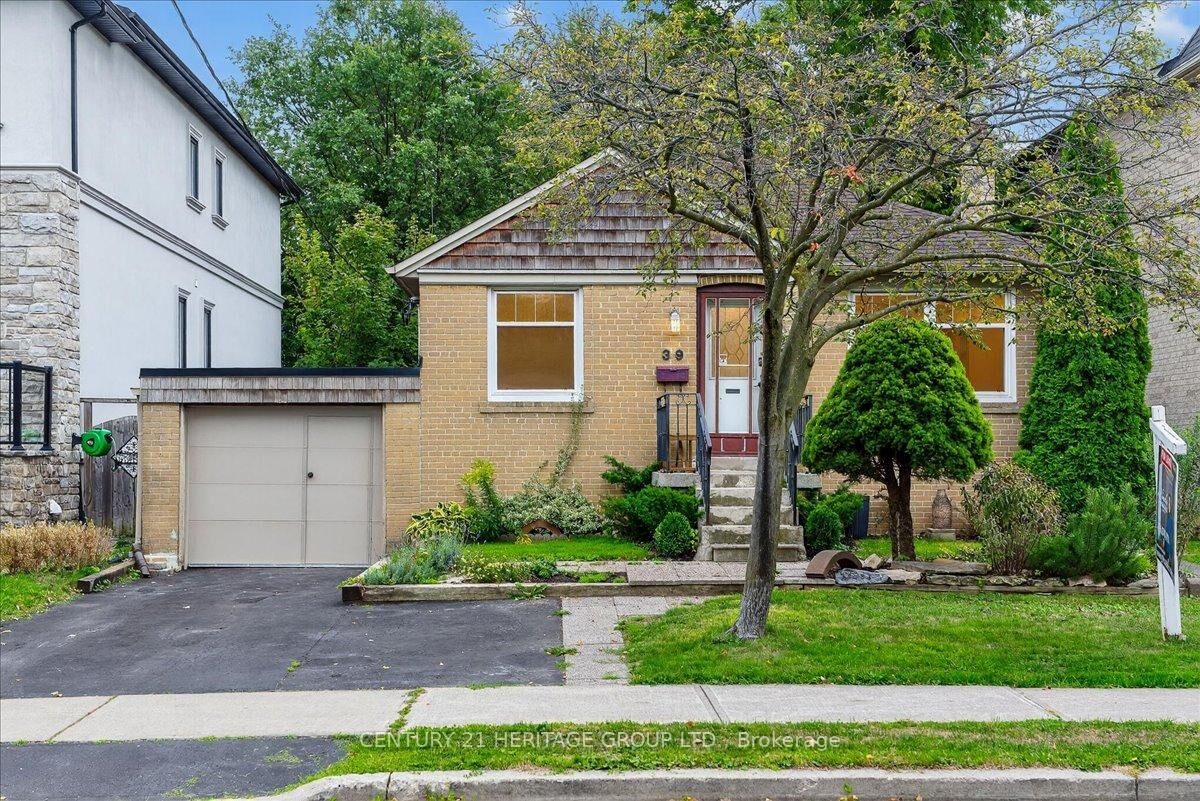 Property Photo:  39 Reiner Road Lower  ON M3H 2L3 
