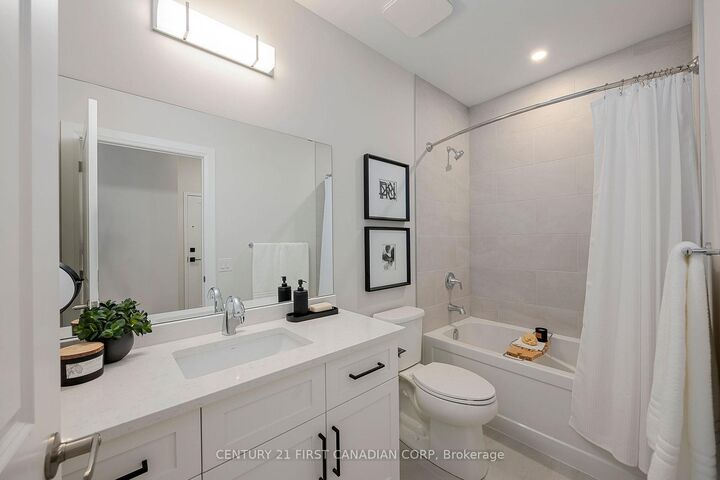 Property Photo:  4286 King Street 703  ON N2P 2E9 