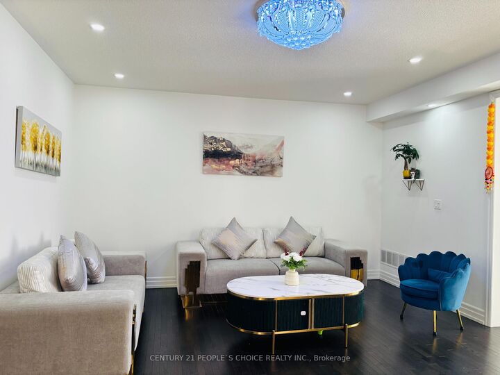 Property Photo:  29 Christine Elliott Avenue  ON L1P 0B8 