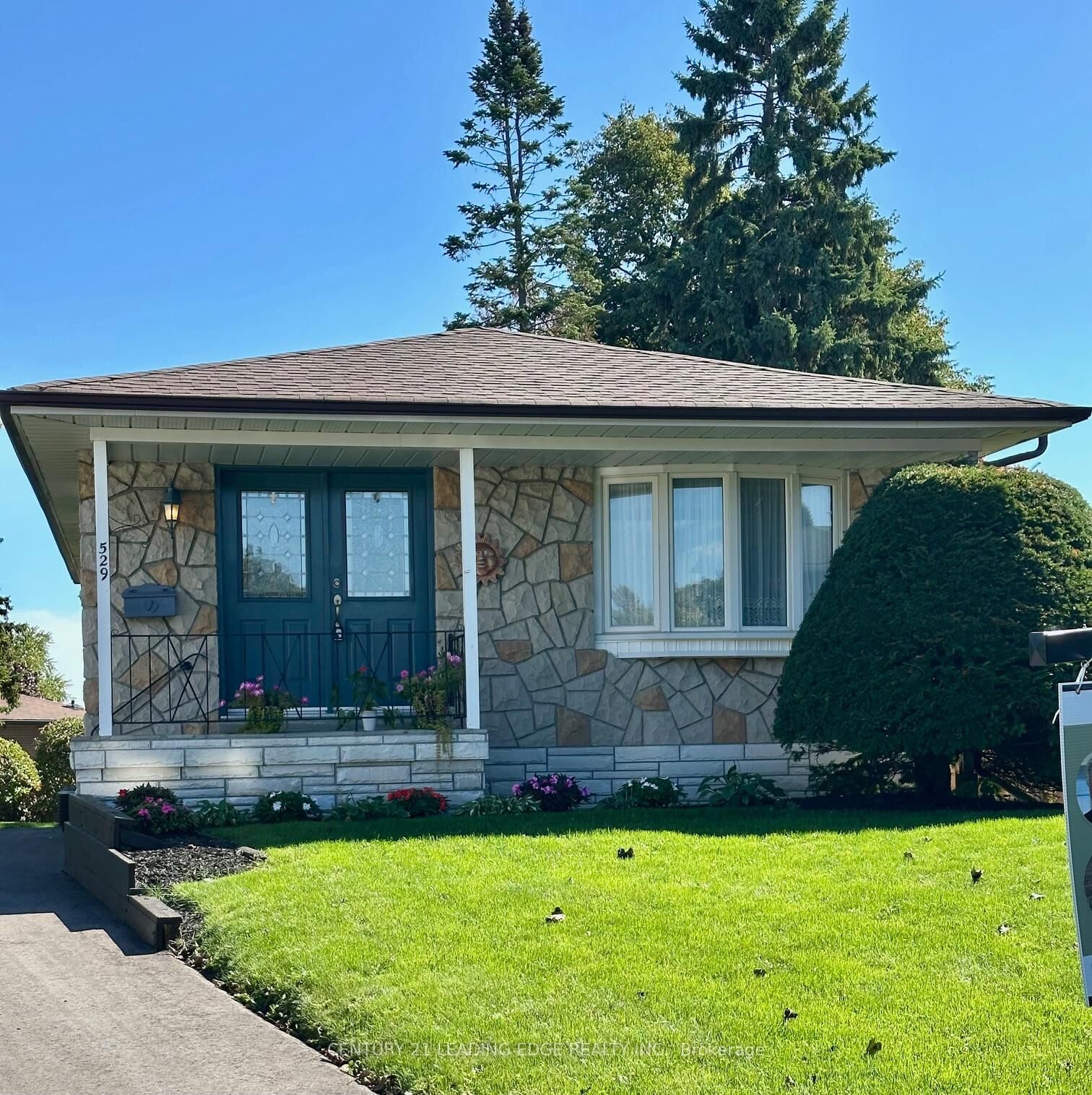 Property Photo: 529 Carman Court ON L1H 6K5