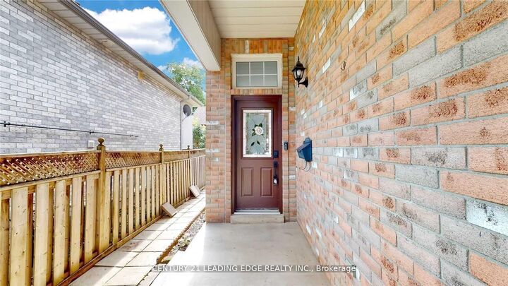 Photo de la propriété:  507 Dunlop Street  ON L1N 1V3 