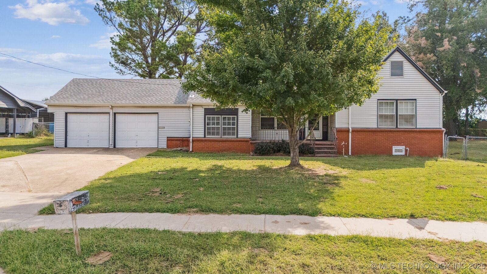 Property Photo: 4939 S Olympia Avenue OK 74107