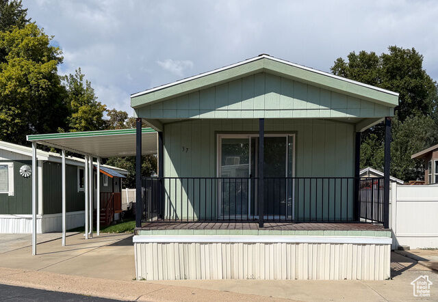 Property Photo: 75 W 250 N 37 UT 84015