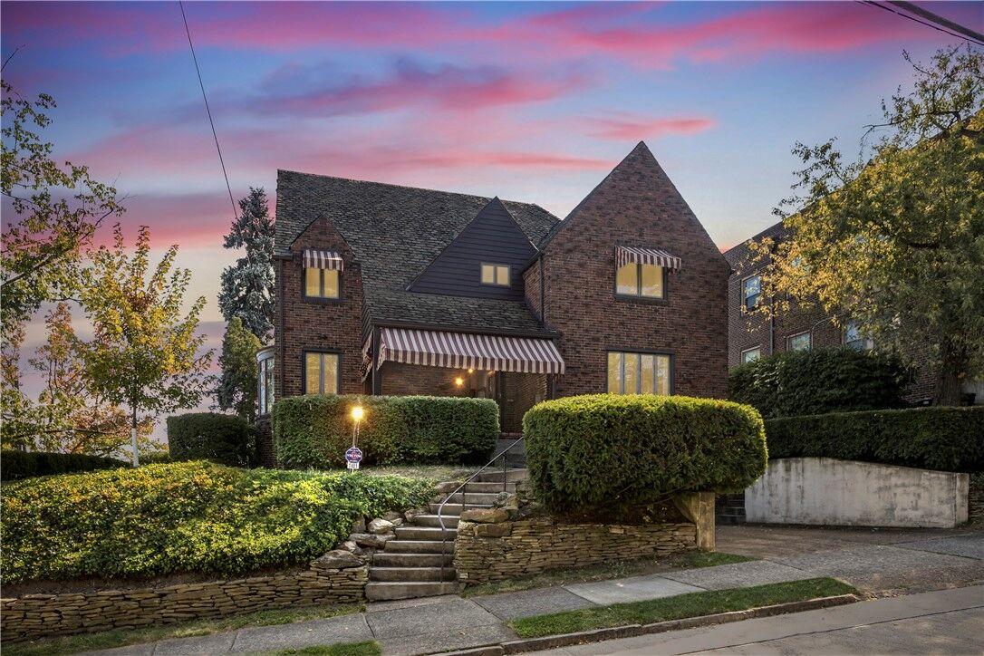 Property Photo: 1401 Amanda St PA 15210