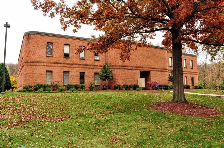 Property Photo:  2550 Boyce Plaza Rd  PA 15241 