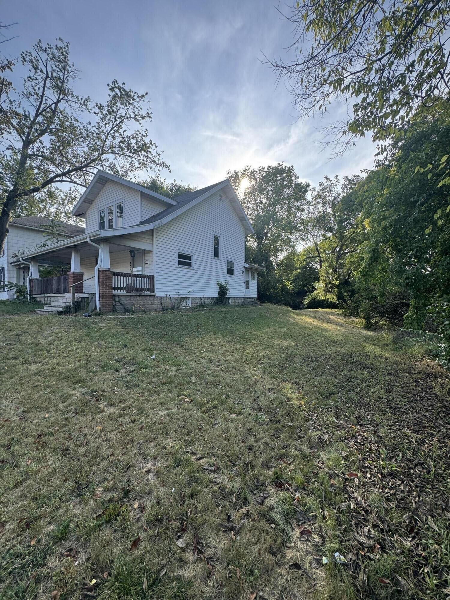 Property Photo:  1009 N Lowry Avenue  OH 45504 