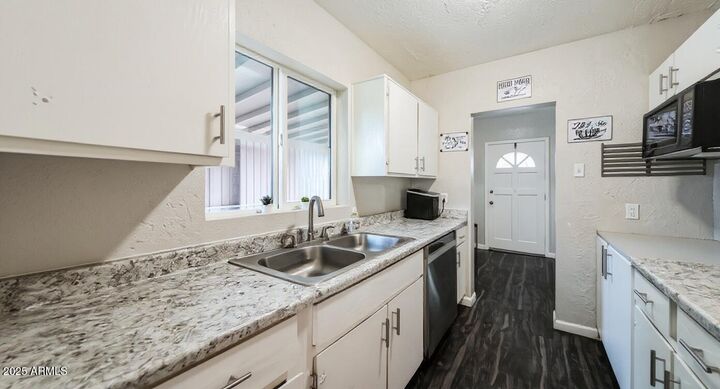 Property Photo:  1851 E Avalon Drive  AZ 85016 