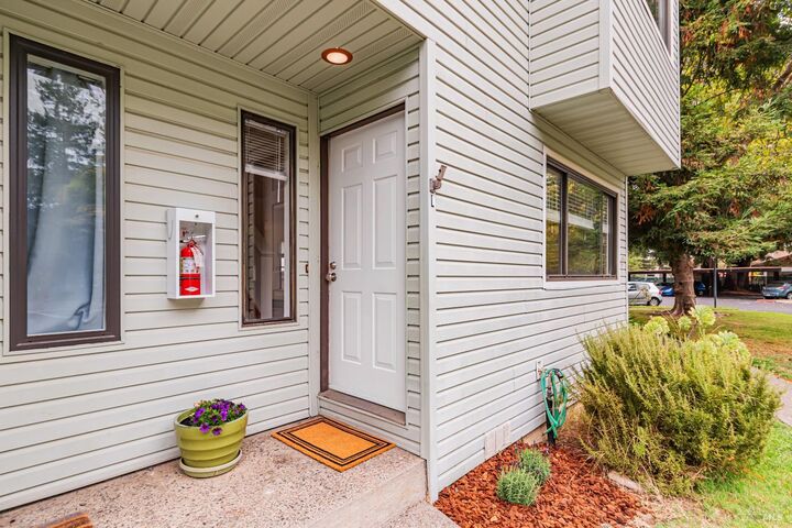 Property Photo:  79 William Street L  CA 94931 