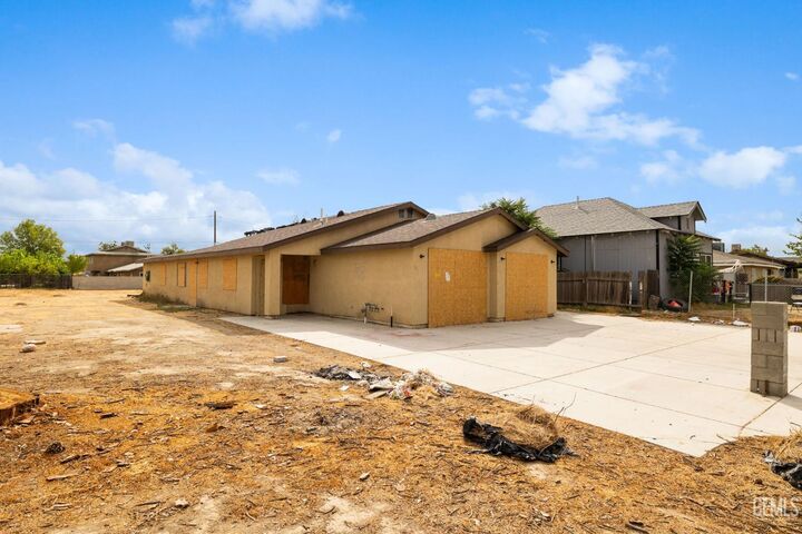 Property Photo:  113 Milham Drive  CA 93307 