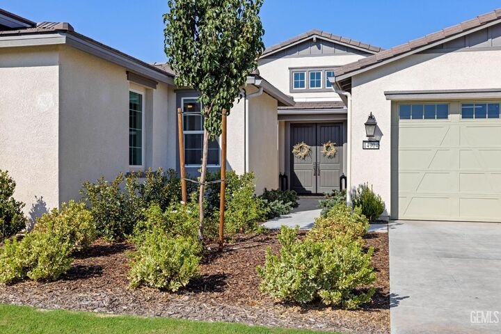 Property Photo: 14904 Rutherford Park Avenue CA 93311
