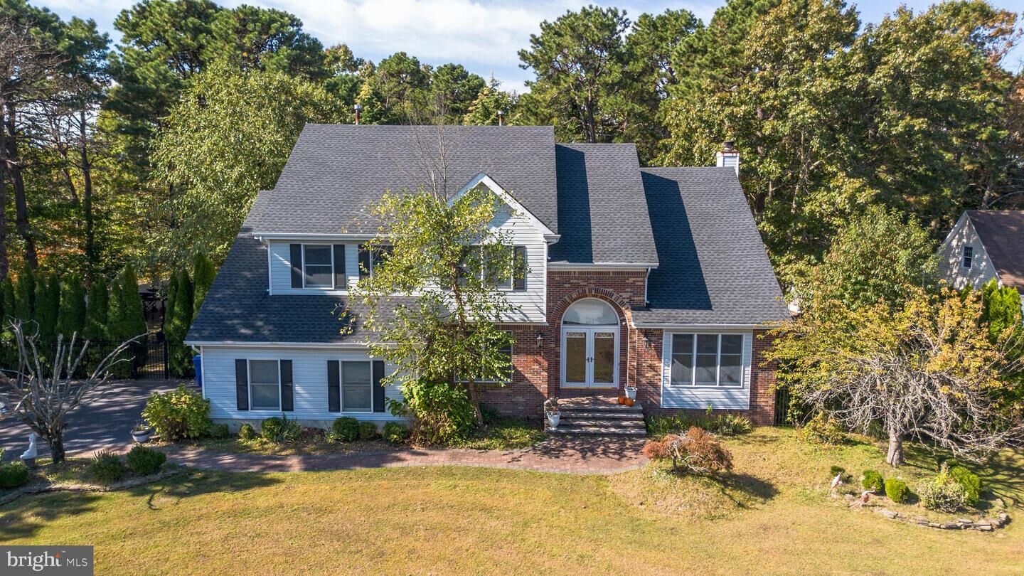 Property Photo:  11 Hampton Road  NJ 08831 