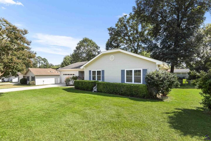 Property Photo:  300 Summer Hill Place  GA 31088-7420 