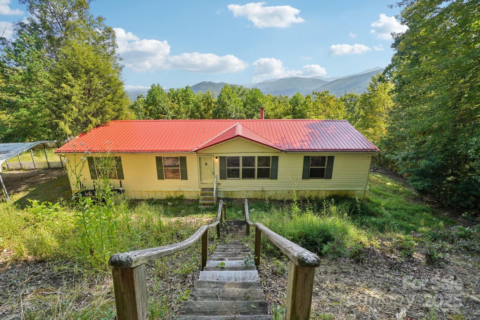 Property Photo:  17 St Bernard Lane  NC 28715 