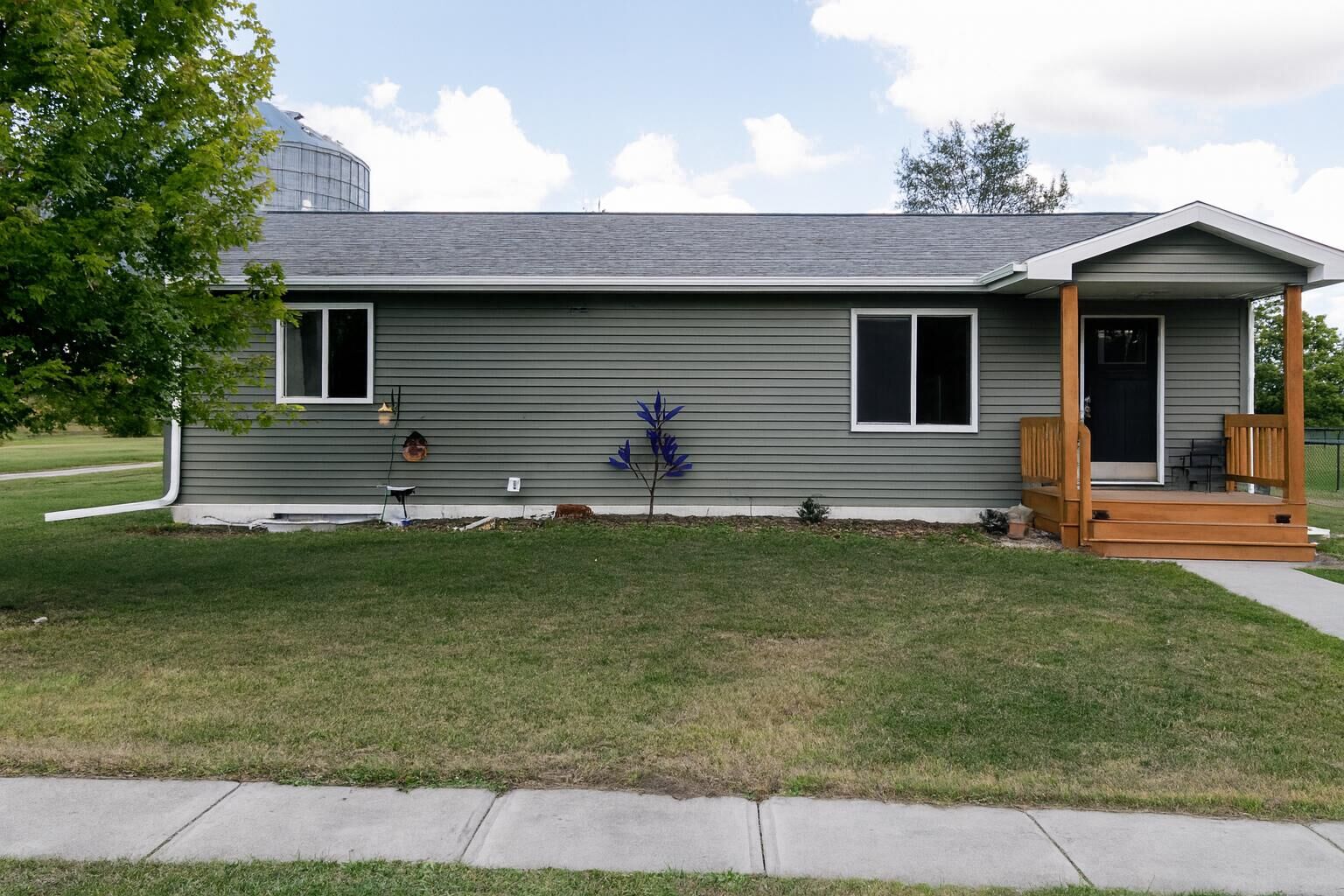Property Photo:  211 2nd Street  IA 50105