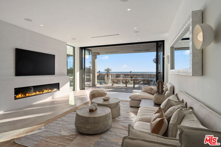 Property Photo: 938 Palisades Beach Rd CA 90403