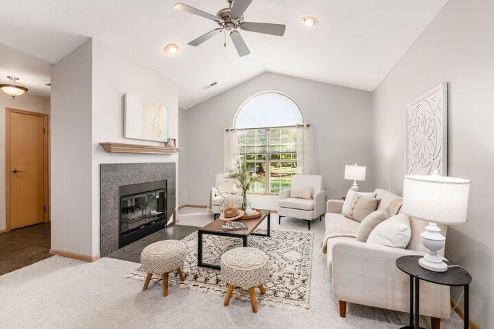 Property Photo:  5856 Locbury Lane  OH 43016 