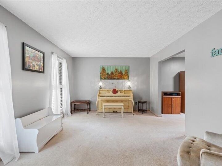 Property Photo:  756 Stewart Court  OH 43147 