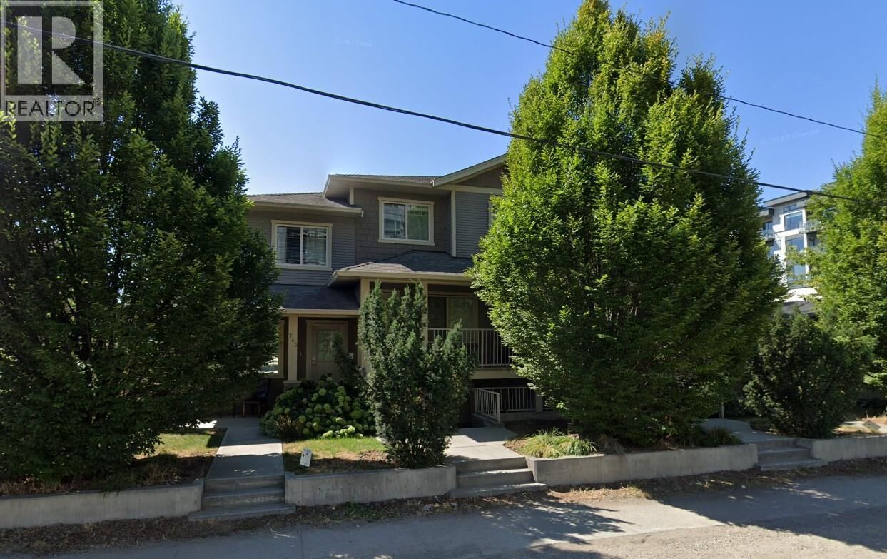 Property Photo:  741 Clement Avenue  BC V1Y 7C9 