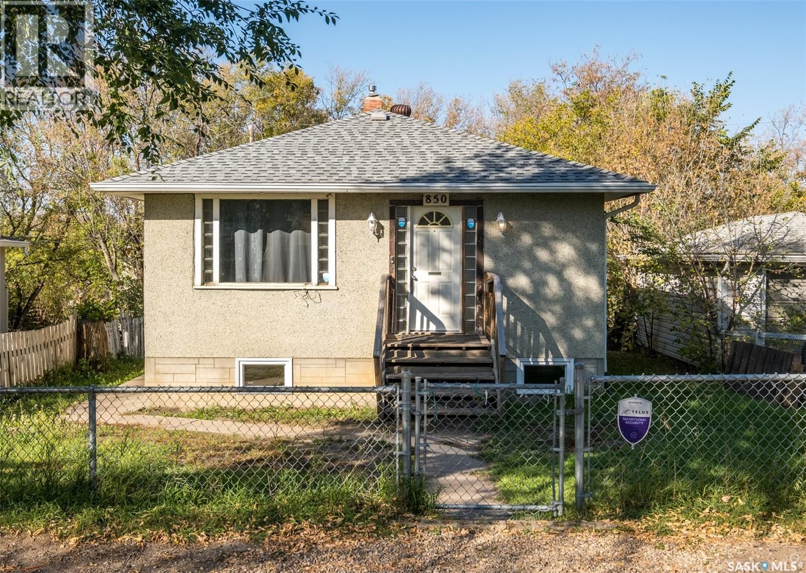Property Photo:  850 14th Street W  SK S6V 3M2 