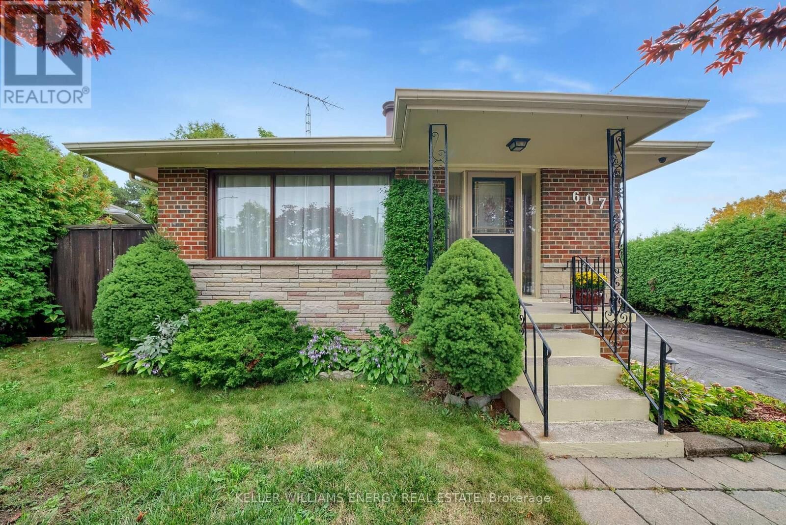 Photo de la propriété: 607 Newman Crescent ON L1N 1M7