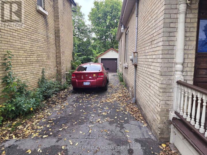 Photo de la propriété:  415 Oxford Street East  ON N5Y 3H5 