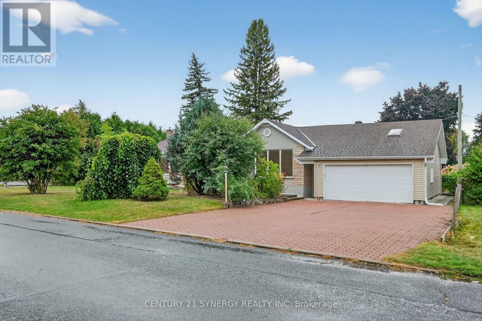 Property Photo:  10 Pritchard Drive  ON K2G 1B3 