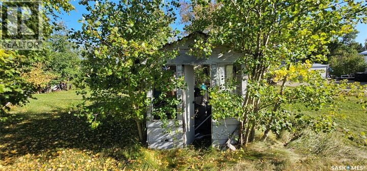 Property Photo: 121 4th Avenue E SK S0E 1W0