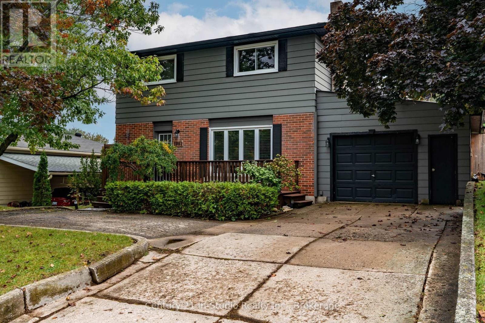Property Photo:  1065 10th Avenue East  ON N4K 3H9 