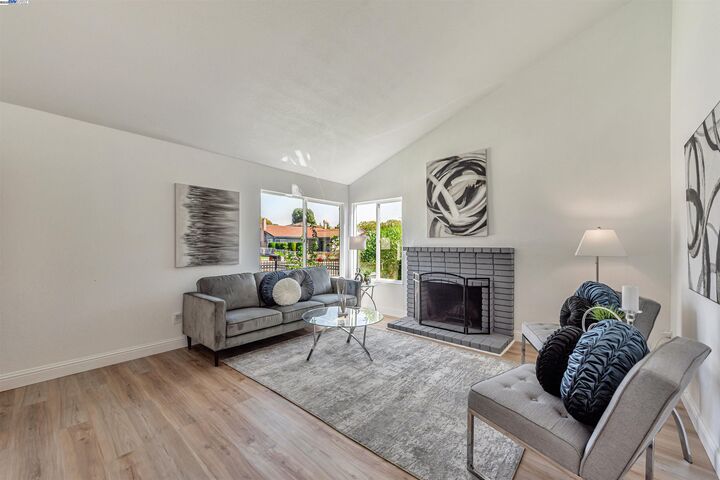 Property Photo:  295 Esmeralda Ct  CA 95116 