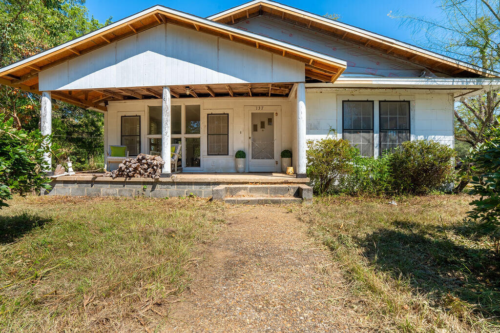 Property Photo:  137 Parker Lane  FL 32567