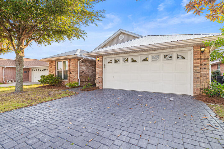Property Photo:  4666 Sunsail Circle  FL 32541 