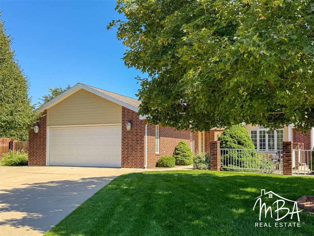 Property Photo: 2808 N Broadmoor Place KS 67846