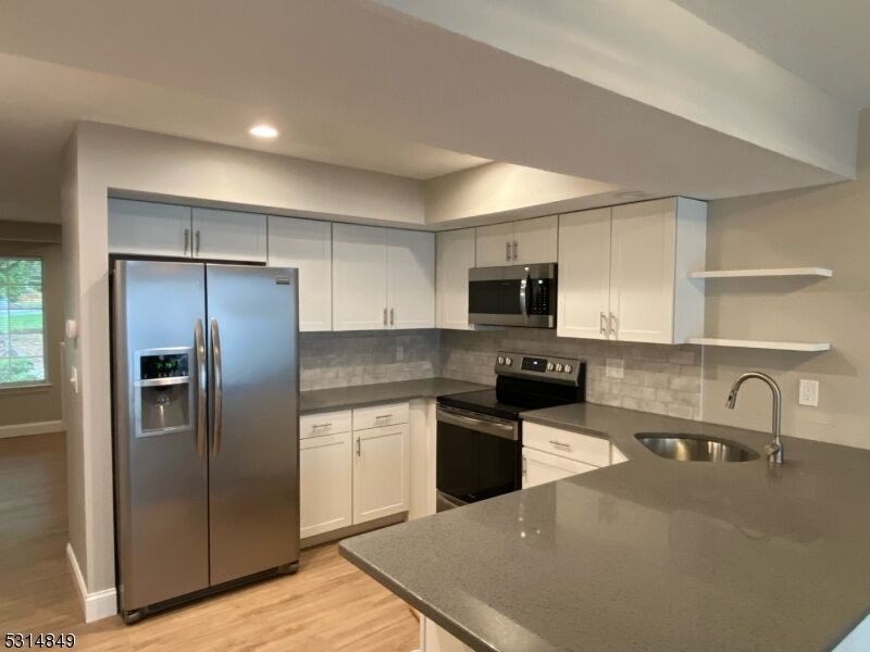 Property Photo:  4 Wendover Court  NJ 07921 