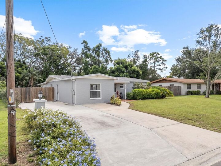 Property Photo:  1109 W Camellia Drive  FL 33510 